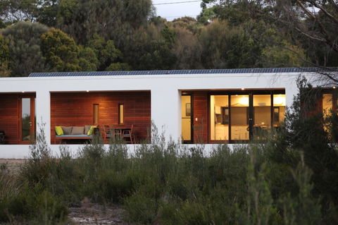 Tamar Solar Home - Sydneys Hotel 12