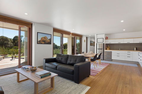 Tamar Solar Home - Sydneys Hotel 7
