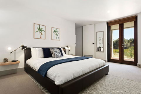 Tamar Solar Home - Sydneys Hotel 24