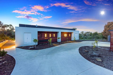 Tamar Solar Home - Sydneys Hotel 2