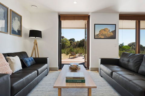 Tamar Solar Home - Sydneys Hotel 1