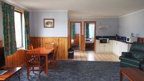 Strahan Retreat Holiday Park - Sydneys Hotel 15