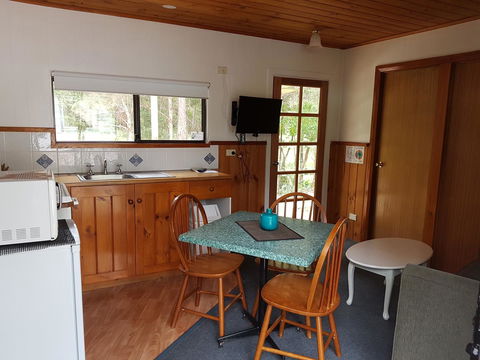 Strahan Retreat Holiday Park - Sydneys Hotel 14