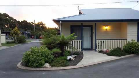 Strahan Retreat Holiday Park - Sydneys Hotel 28