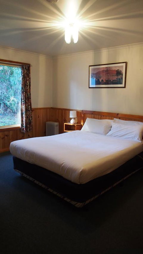Strahan Retreat Holiday Park - Sydneys Hotel 44