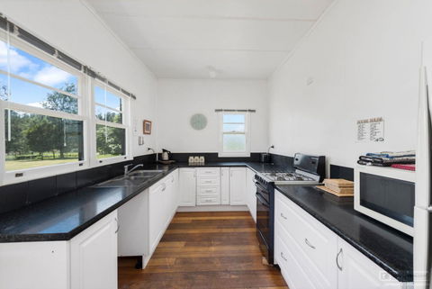 Giants Table And Cottages - Sydneys Hotel 28