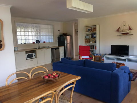 Anchorage Waterfront Retreat - Sydneys Hotel 5