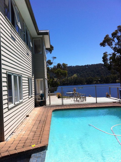 Anchorage Waterfront Retreat - Sydneys Hotel 25