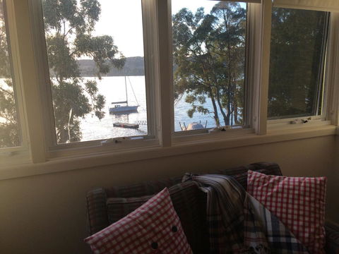 Anchorage Waterfront Retreat - Sydneys Hotel 12