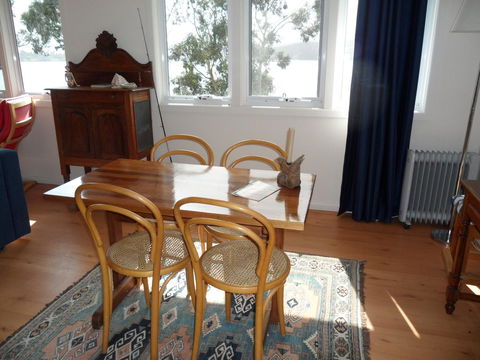 Anchorage Waterfront Retreat - Sydneys Hotel 7