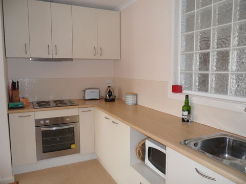 Anchorage Waterfront Retreat - Sydneys Hotel 3