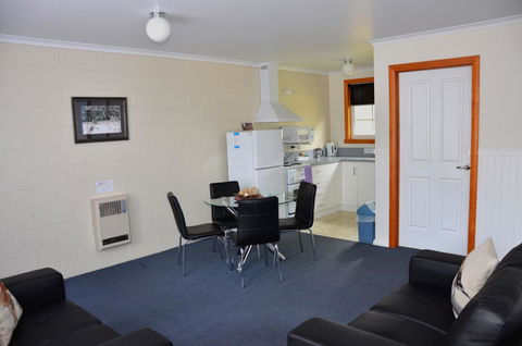 Castaway Holiday Apartments - Sydneys Hotel 12
