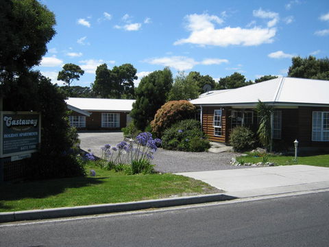 Castaway Holiday Apartments - Sydneys Hotel 0