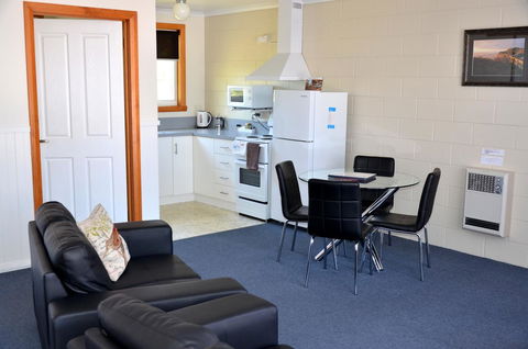 Castaway Holiday Apartments - Sydneys Hotel 23