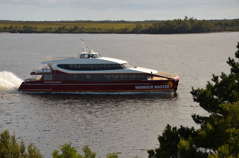 Castaway Holiday Apartments - Sydneys Hotel 8