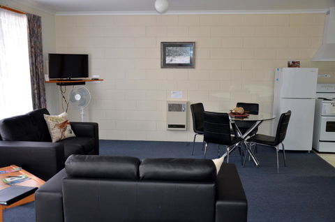 Castaway Holiday Apartments - Sydneys Hotel 21