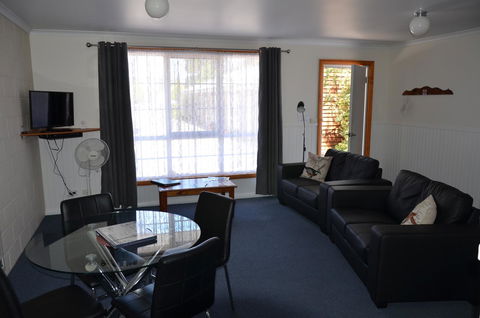 Castaway Holiday Apartments - Sydneys Hotel 27