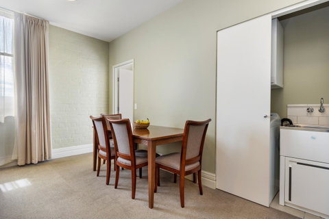 Launceston Central Apartment Hotel Official - Sydneys Hotel 4