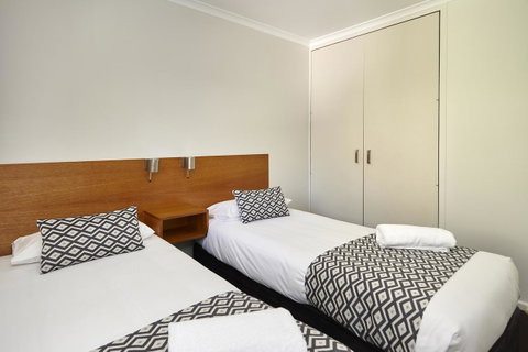 Elphin Serviced Apartments - Sydneys Hotel 24