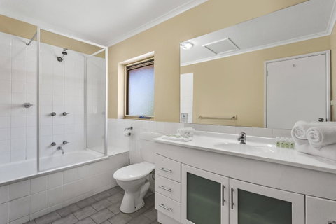 Elphin Serviced Apartments - Sydneys Hotel 38