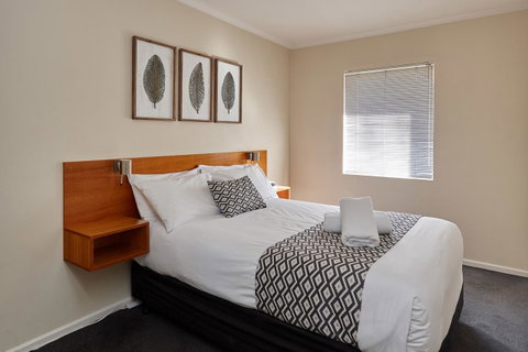 Elphin Serviced Apartments - Sydneys Hotel 1