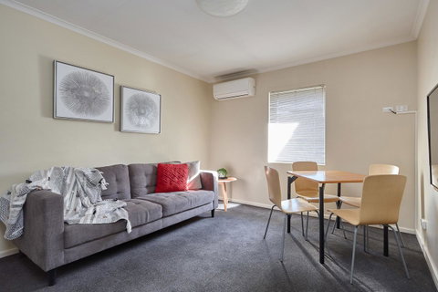 Elphin Serviced Apartments - Sydneys Hotel 10
