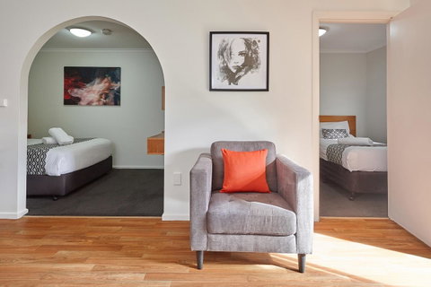 Elphin Serviced Apartments - Sydneys Hotel 5
