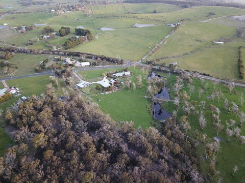 Platypus Park Country Retreat - Sydneys Hotel 3