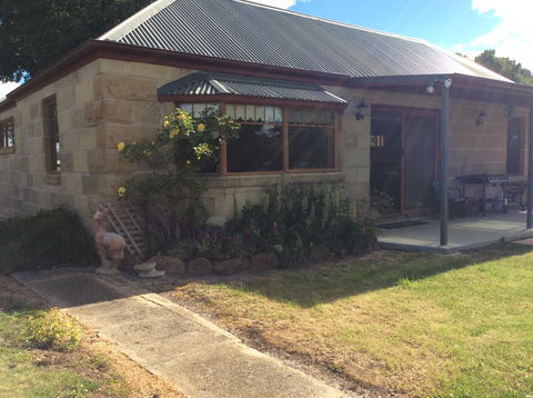 Our Cottage - Sydneys Hotel 10