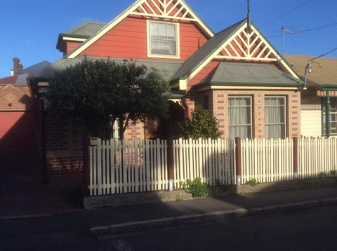 City Townhouse Walking Distance To City - Sydneys Hotel 0