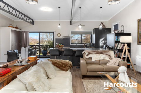 The WeareHouse In Deloraine - Sydneys Hotel 2