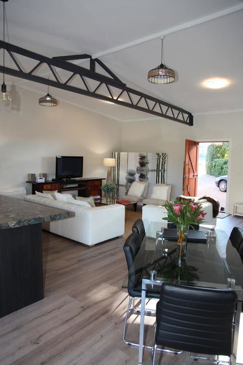 The WeareHouse In Deloraine - Sydneys Hotel 29