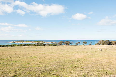 Beach Break Bicheno - Sydneys Hotel 0