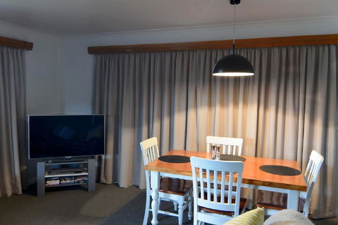 Beach Break Bicheno - Sydneys Hotel 8