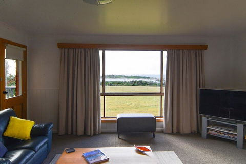 Beach Break Bicheno - Sydneys Hotel 10