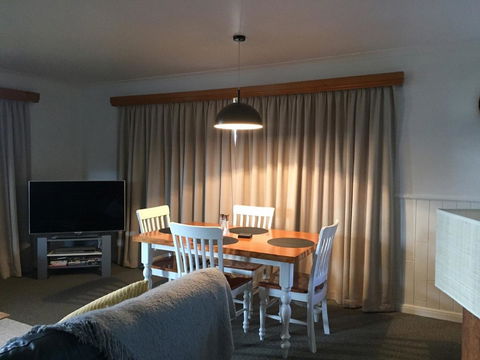 Beach Break Bicheno - Sydneys Hotel 7