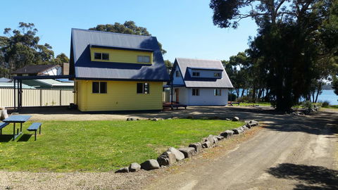 Four Seasons Waterfront Villas - Sydneys Hotel 9