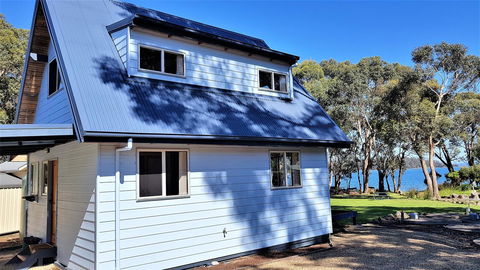 Four Seasons Waterfront Villas - Sydneys Hotel 1
