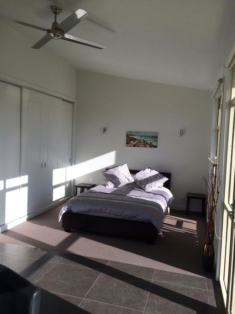 Riverwalk B&B - Sydneys Hotel 43