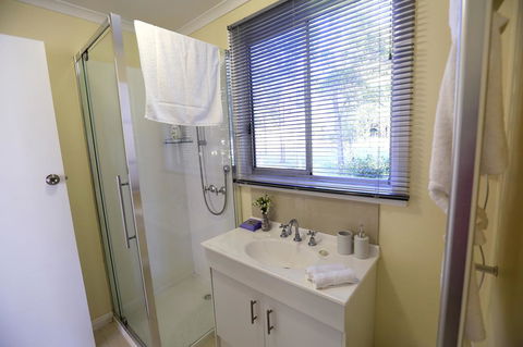 Riverwalk B&B - Sydneys Hotel 4