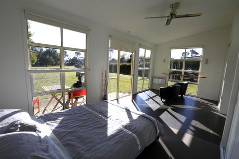 Riverwalk B&B - Sydneys Hotel 0