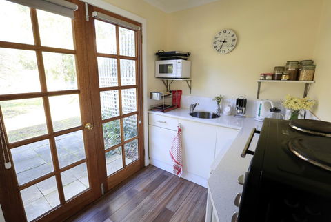 Riverwalk B&B - Sydneys Hotel 5