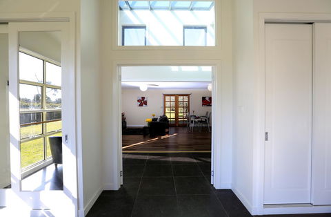 Riverwalk B&B - Sydneys Hotel 10