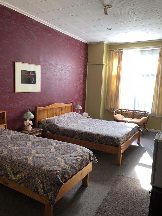 Sydneys Hotel