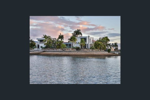 NewPort Dream Quiet Island - No Party - Sydneys Hotel 0