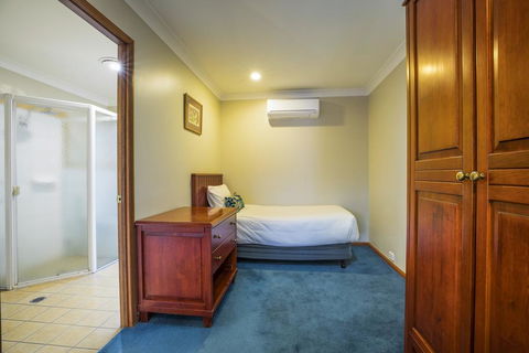 Nightcap At Federal Hotel Toowoomba - Sydneys Hotel 1