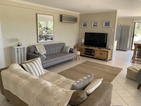 No. 10 Coffin Bay - Sydneys Hotel 1