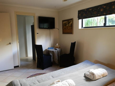 Noosa Edge Nudist Retreat - Sydneys Hotel 2