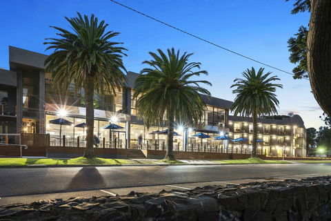 North Pier Hotel - Sydneys Hotel 0