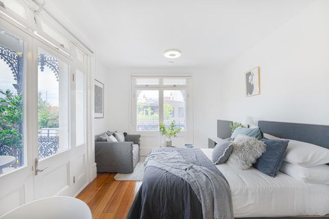 Not Your Usual Studio Apartment - Sydneys Hotel 0